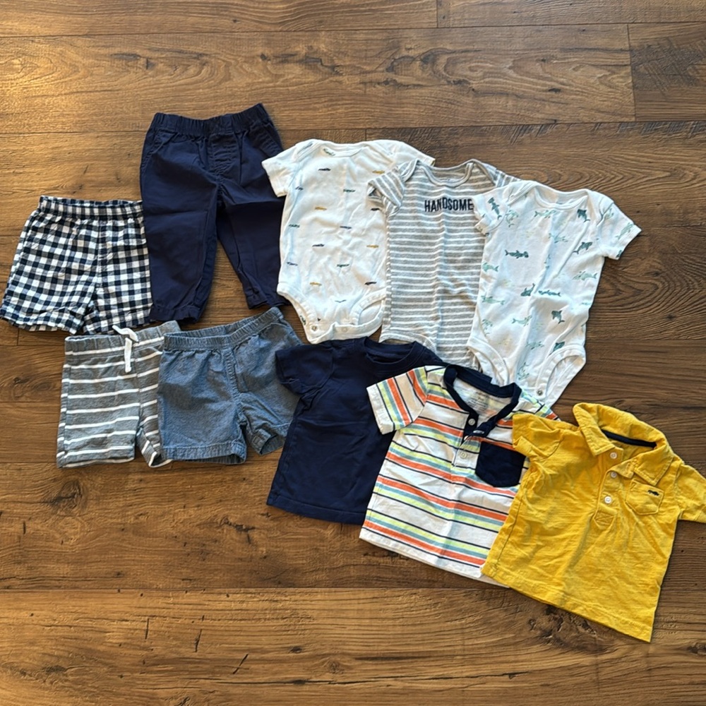 Bundle of Carters baby boy spring summer clothes, size 9 months